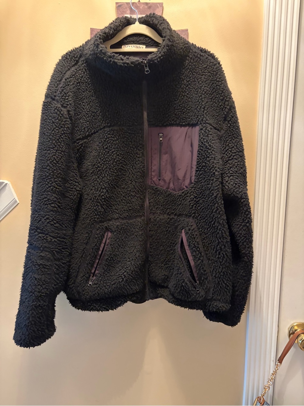 Cozy Black Sherpa Jacket with Contrast Pocket - Unbranded XL Amazon